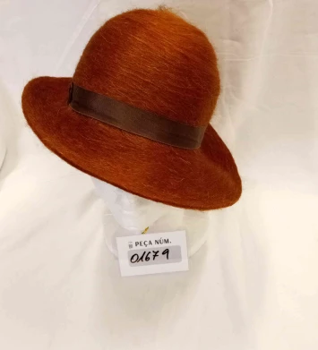 Barret cloche pelut