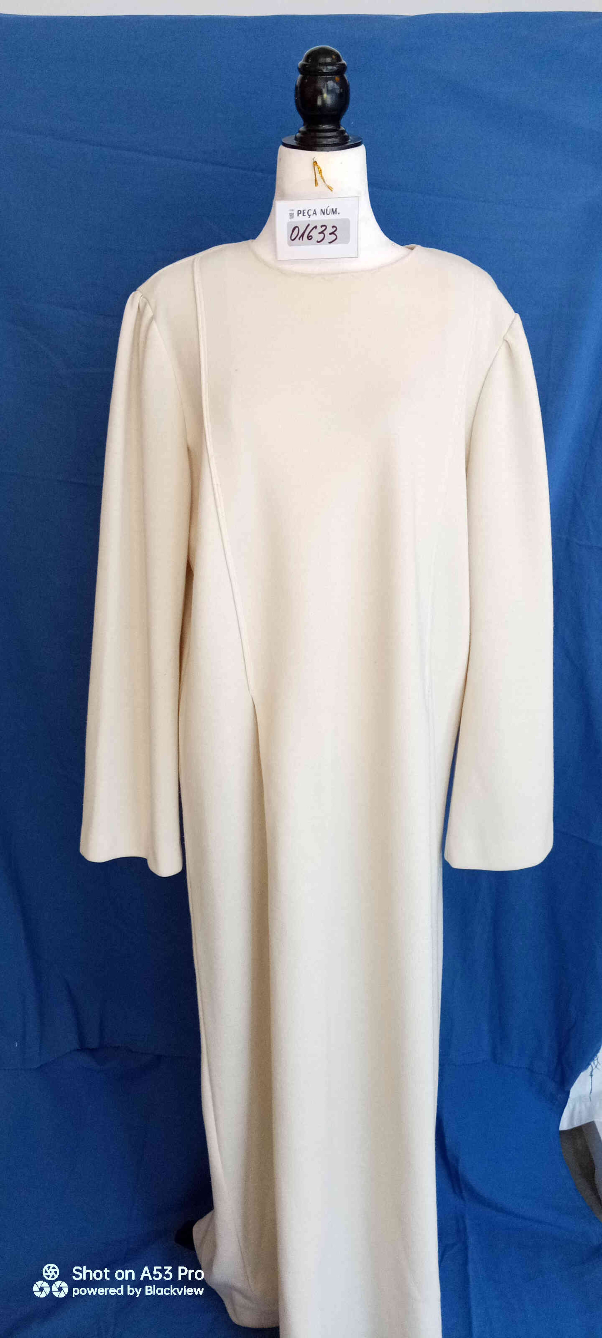 Alba toga blanca